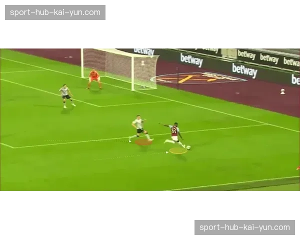 西汉姆联绍切克角球头球破门 定位球战术成为保级利器